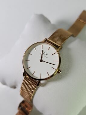 DW Watch. Daniel Wellington Rose Gold Mesh Strap Watch White Dial. Women